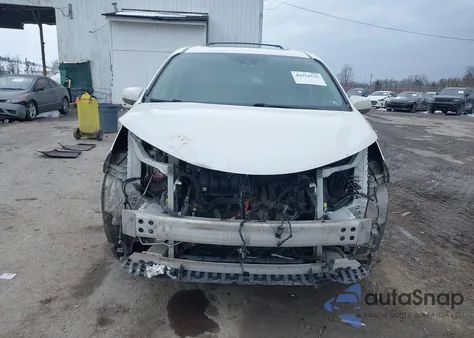 2021 Toyota Sienna Xle z USA, uszkodzony, nr VIN 5TDJSKFC6MS017612